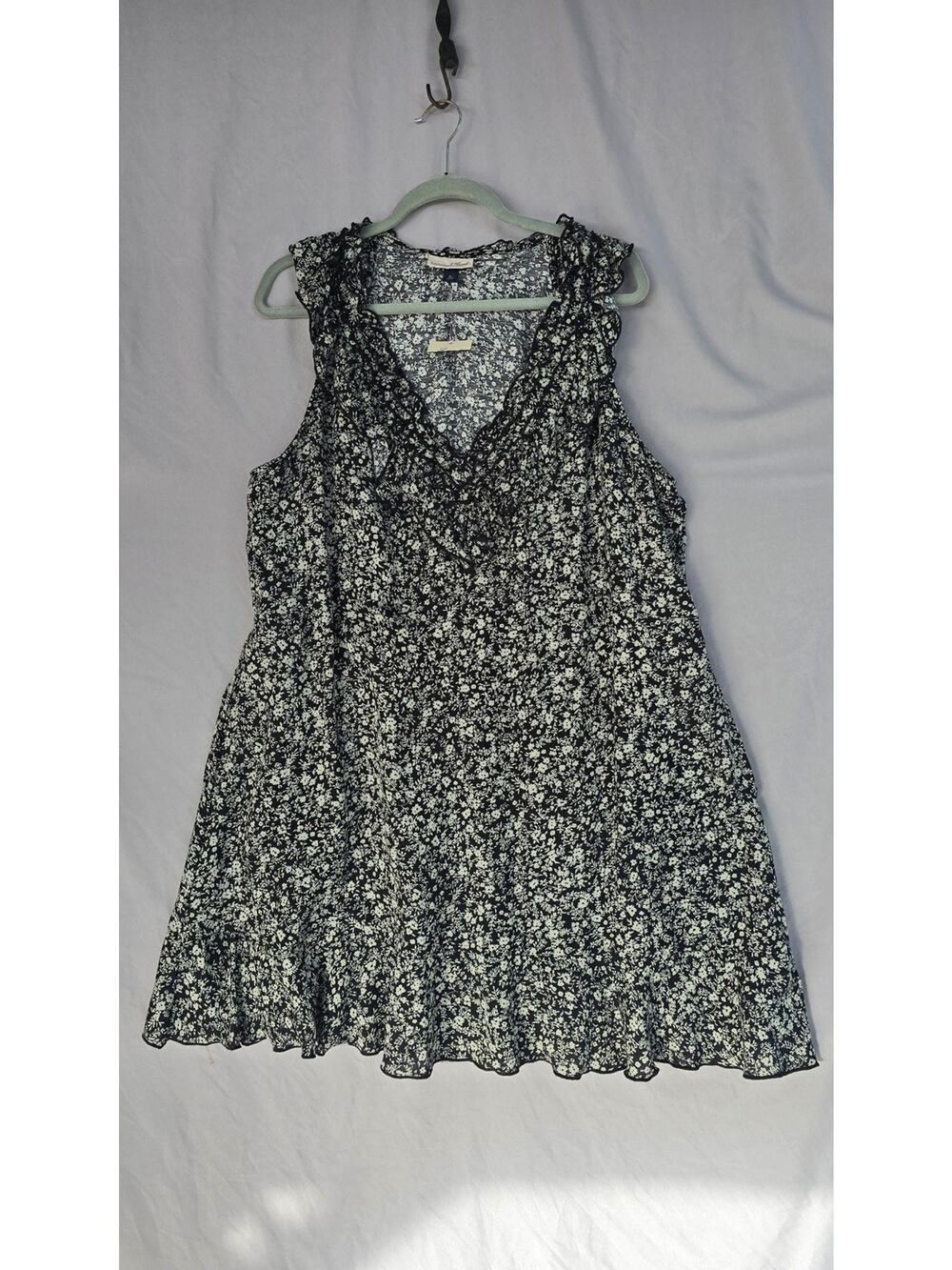 Universal Thread Blouse Womens XL Floral Ruffle V Neck Sleeveless Tunic Top